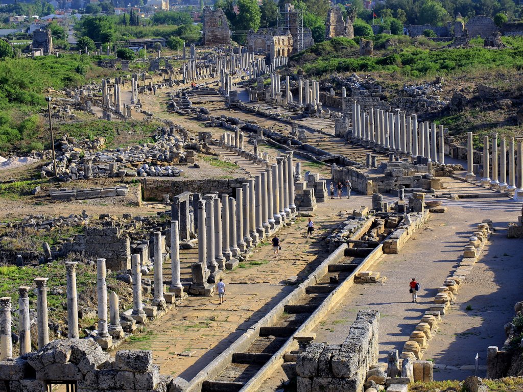 ANTALYA PERGE & ASPENDOS & SİDE VE MANAVGAT ŞELALESİ TURU