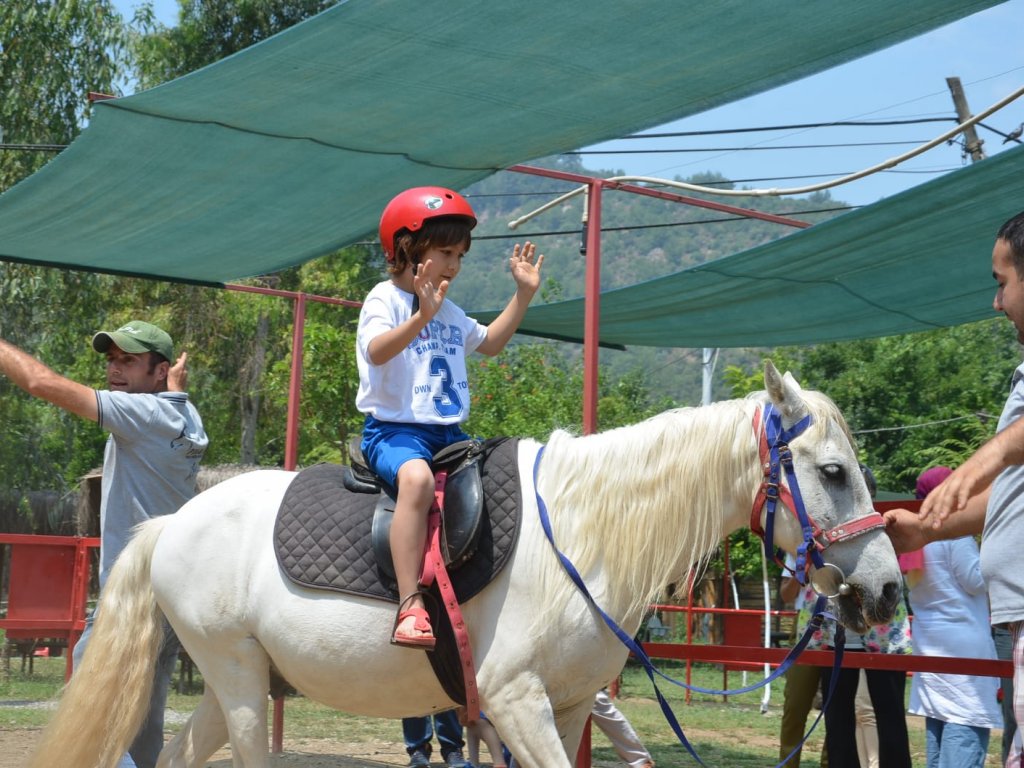 Icmeler Kids Pony Riding