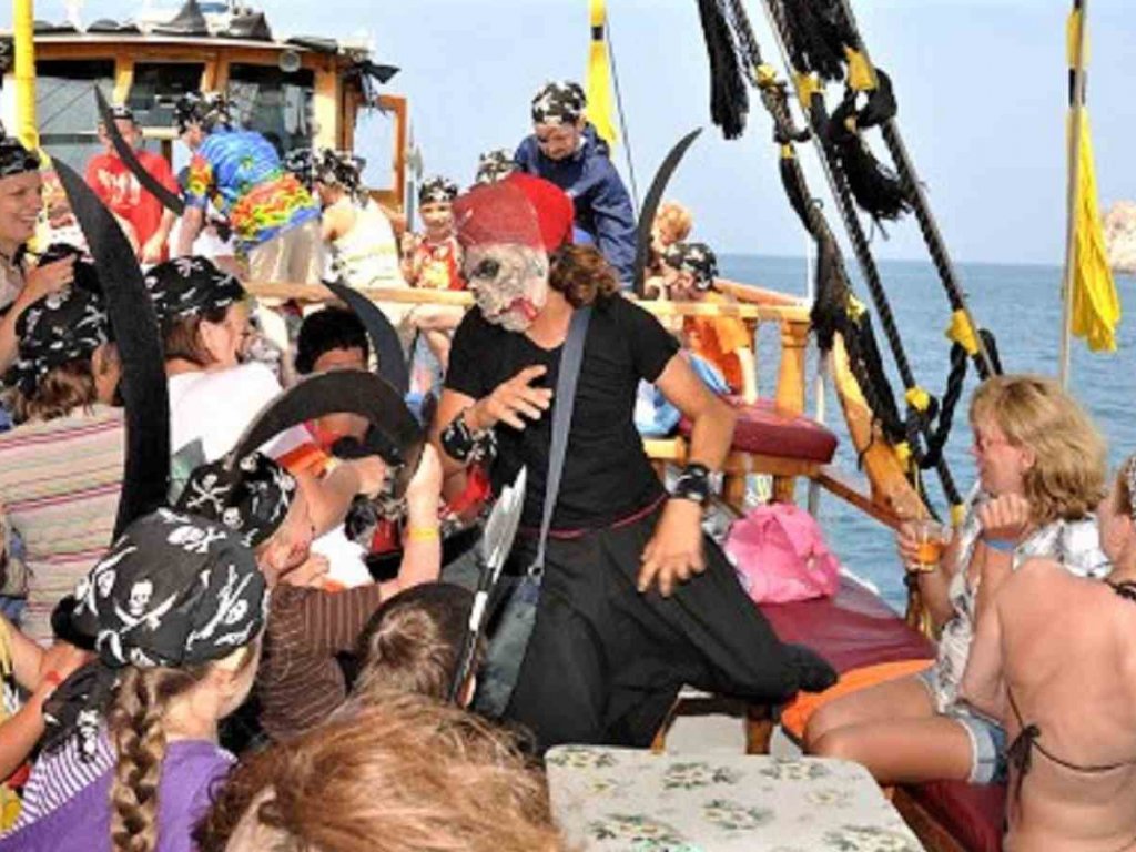  Antalya Korsan Tekne Turu