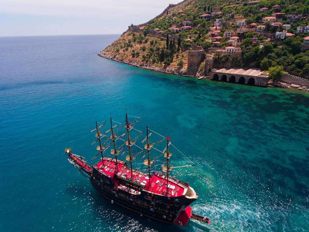 Antalya Korsan Tekne Turu-Lara Sahilinden