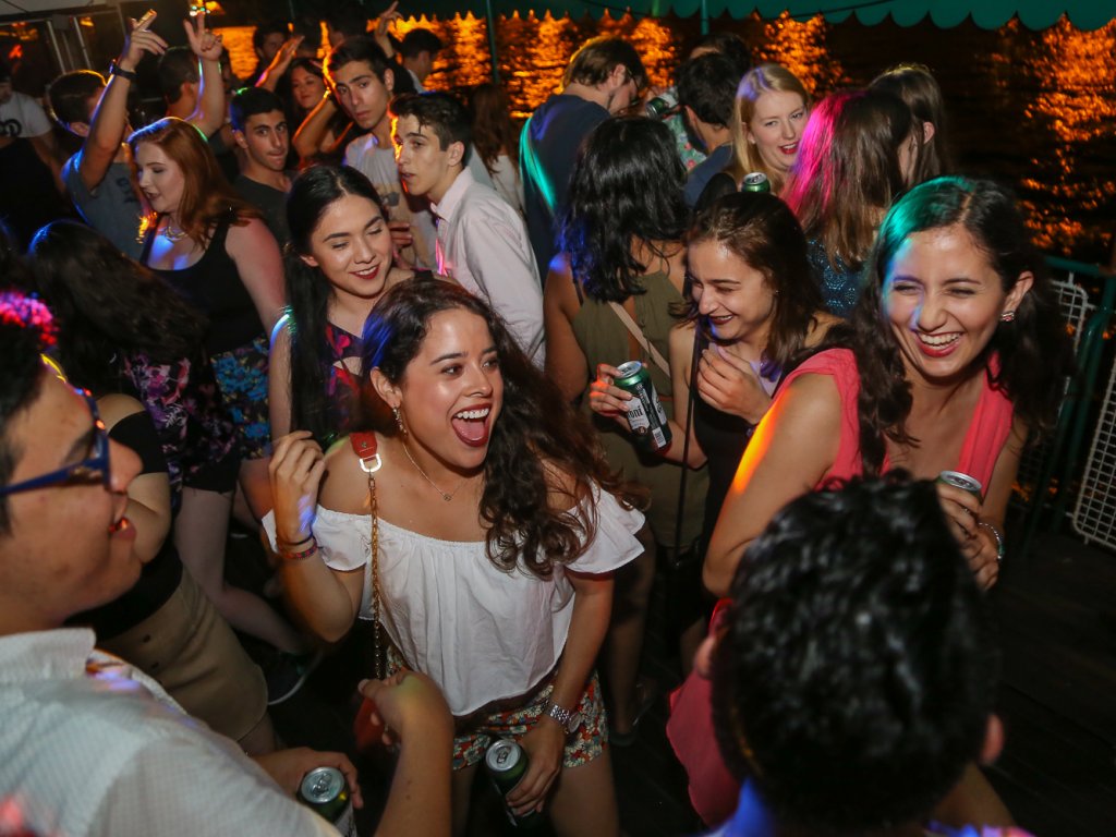 İçmeler Parti Teknesi